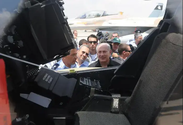 רה"מ בנימין נתניהו בבסיס חיל האוויר בחצרים (לשכת העיתונות הממשלתית) רה"מ בנימין נתניהו בבסיס חיל האוויר בחצרים (לשכת העיתונות הממשלתית)