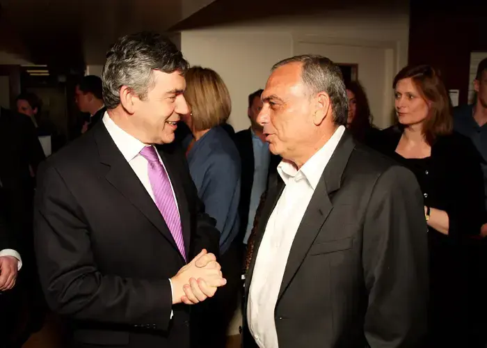 אברהם גרנט עם ראש ממשלת בריטניה גורדון בראון (GettyImages , Dave Hogan) אברהם גרנט עם ראש ממשלת בריטניה גורדון בראון (GettyImages , Dave Hogan)