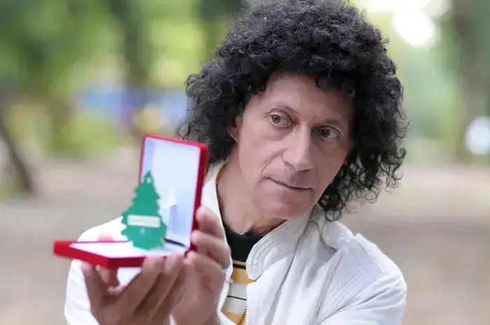 מתי כספי בפרסומת לביטוח ישיר (יח"צ , דפנה גזית) מתי כספי בפרסומת לביטוח ישיר (יח"צ , דפנה גזית)