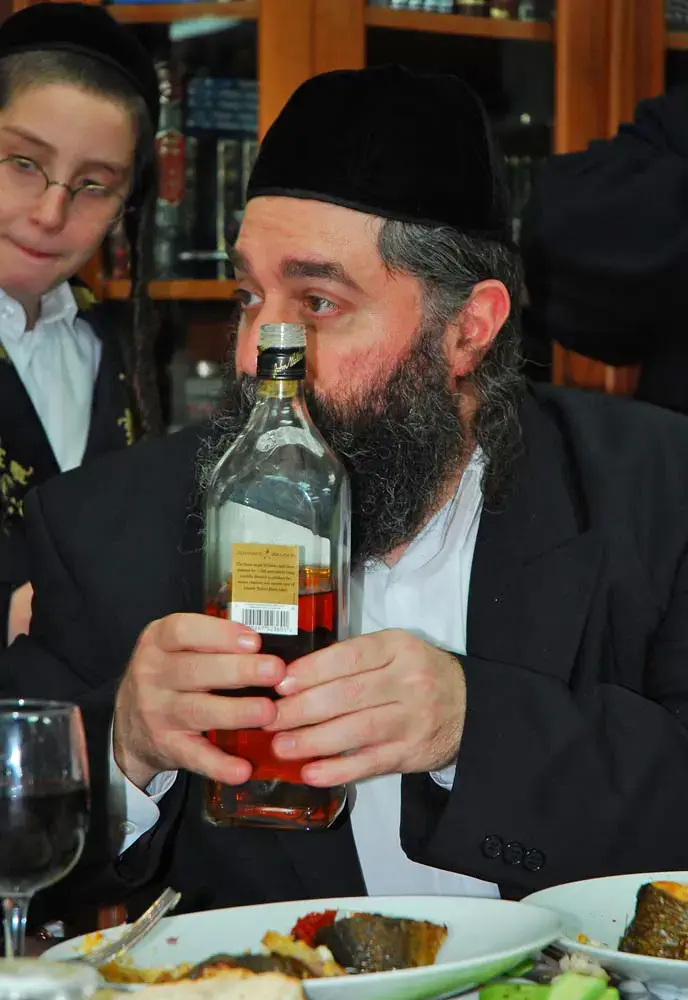 משתה פורים בבית של יקותיאל אבוחצירא- פברואר 2010 (שי מכלוף)