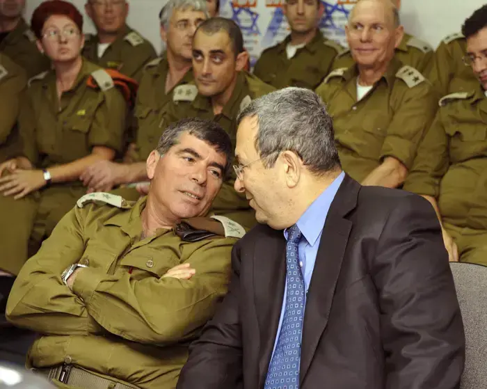 שר הביטחון אהוד ברק והרמטכ"ל גבי אשכנזי בתרגיל "נקודת מפנה 4" בחמ"ל של עיריית תל אביב- מאי 2010 (משרד הביטחון , שר הביטחון אהוד ברק והרמטכ"ל גבי אשכנזי בתרגיל "נקודת מפנה 4" בחמ"ל של עיריית תל אביב- מאי 2010) שר הביטחון אהוד ברק והרמטכ"ל גבי אשכנזי בתרגיל "נקודת מפנה 4" בחמ"ל של עיריית תל אביב- מאי 2010 (משרד הביטחון , שר הביטחון אהוד ברק והרמטכ"ל גבי אשכנזי בתרגיל "נקודת מפנה 4" בחמ"ל של עיריית תל אביב- מאי 2010)