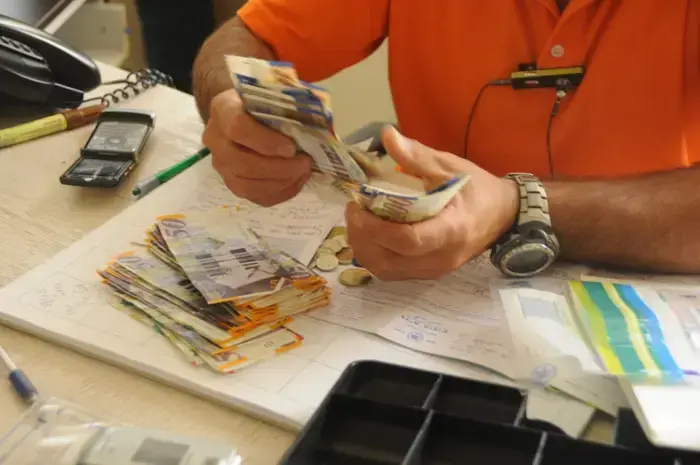 נתפסה רשת של מפיצי כרטיסים המשמשים להימורי ספורט באינטרנט (חטיבת דובר המשטרה , יחידת ההפקות מערך דובר המשטרה) נתפסה רשת של מפיצי כרטיסים המשמשים להימורי ספורט באינטרנט (חטיבת דובר המשטרה , יחידת ההפקות מערך דובר המשטרה)