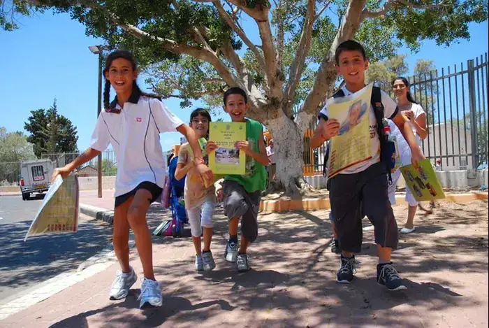 ילדי בית הספר היסודי "אילנות" באשקלון יוצאים לחופש הגדול- יוני 2010 (שי מכלוף) ילדי בית הספר היסודי "אילנות" באשקלון יוצאים לחופש הגדול- יוני 2010 (שי מכלוף)
