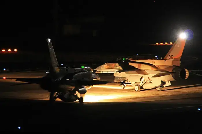 מטוס קרב f16i (יח"צ , ביטאון חיל האוויר) מטוס קרב f16i (יח"צ , ביטאון חיל האוויר)