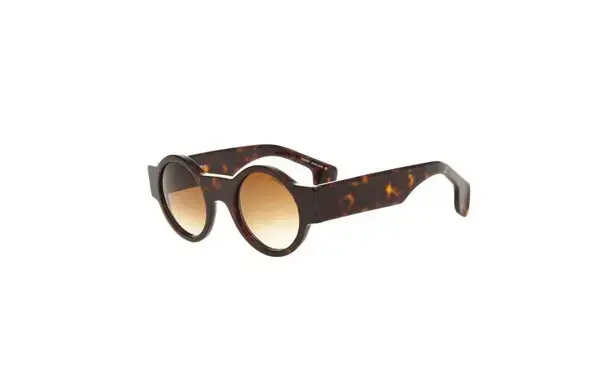 משקפי שמש של EyeWear מהאתר Farfetch ב-183 יורו (אתר רשמי , www.farfetch.com) משקפי שמש של EyeWear מהאתר Farfetch ב-183 יורו (אתר רשמי , www.farfetch.com)