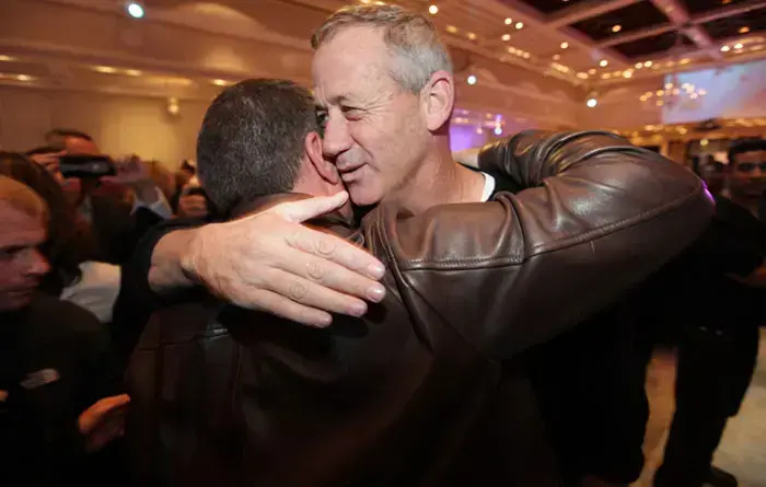 בני גנץ נפגש עם גבי אשכנזי (שי אוקנין) בני גנץ נפגש עם גבי אשכנזי (שי אוקנין)