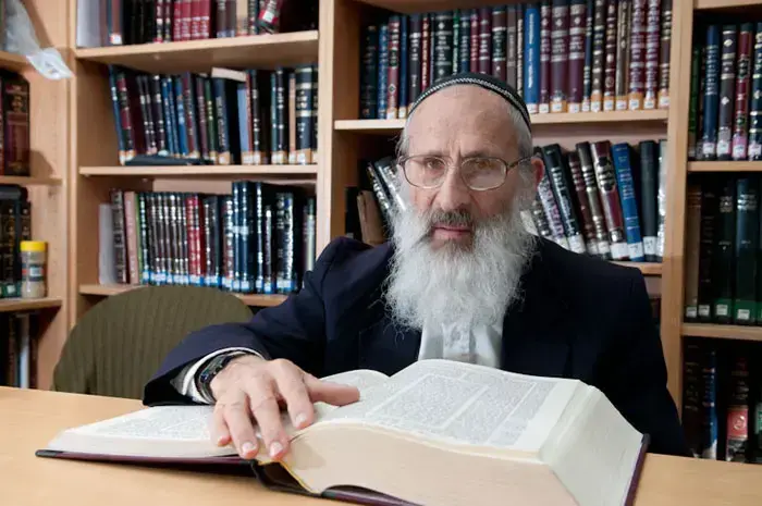 הרב שלמה אבינר, רבה של שכונה א' בהתנחלות בית אל, וראש ישיבת עטרת ירושלים בירושלים (עומר מירון) הרב שלמה אבינר, רבה של שכונה א' בהתנחלות בית אל, וראש ישיבת עטרת ירושלים בירושלים (עומר מירון)
