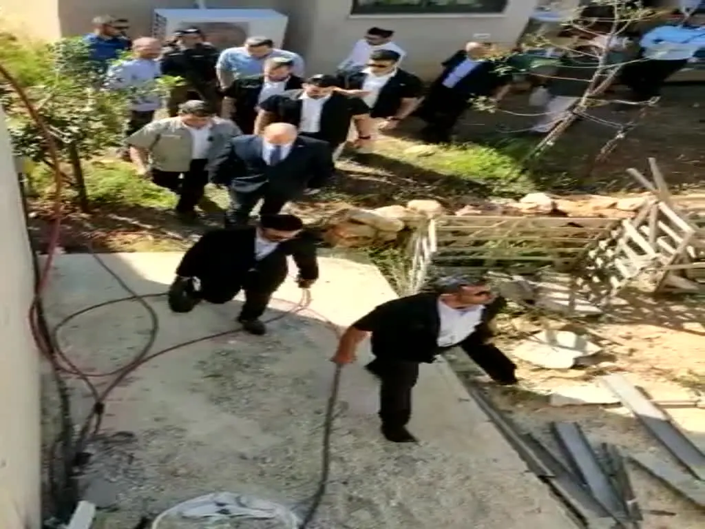 ביקור בנט בבית משפחת הלוחם שנפל