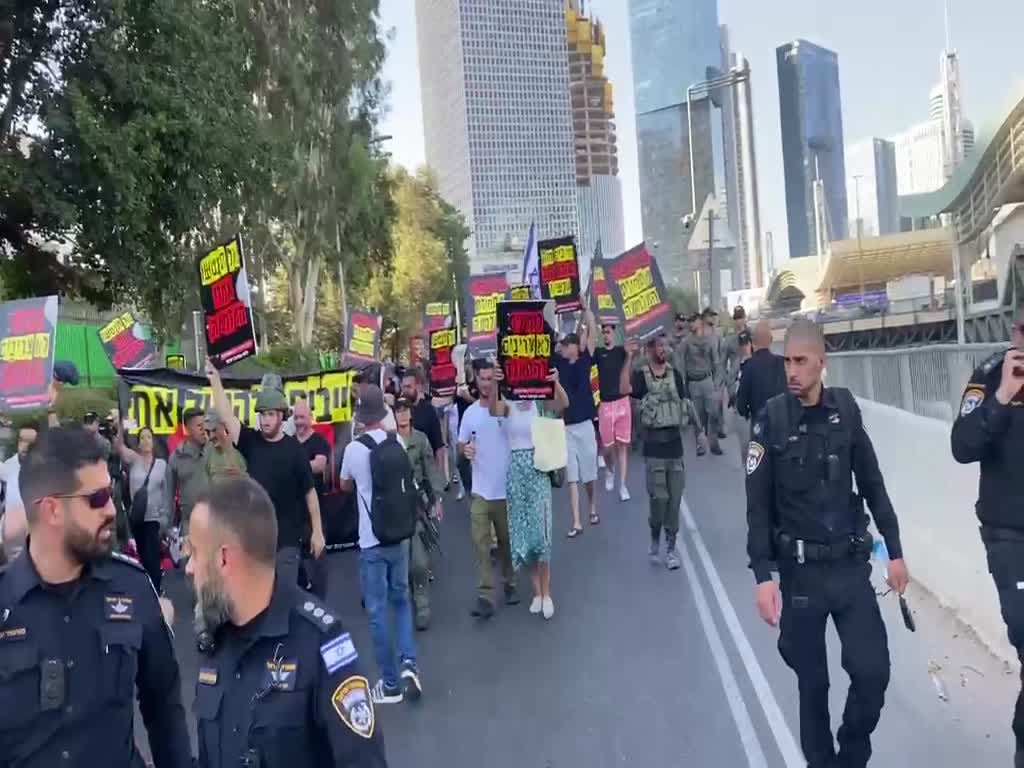 הפגנת הלומי הקרב חוסמים את איילון הפגנת הלומי הקרב חוסמים את איילון