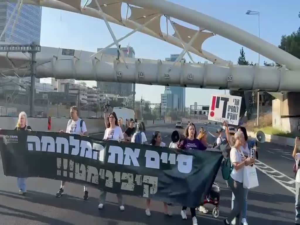 הורי לוחמים חוסמים את איילון