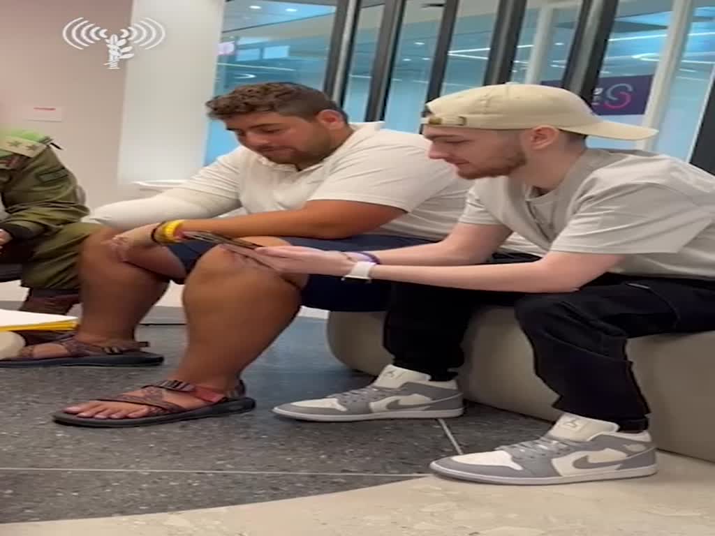 בר קופרשטיין בפגישה עם סגן-אלוף ד׳, מג''ד 932 בו בר שירת ועם מפקד המחלקה סגן במיל' תמיר דודי