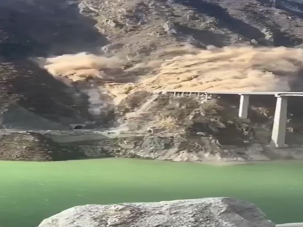 קריסת הגשר בסין