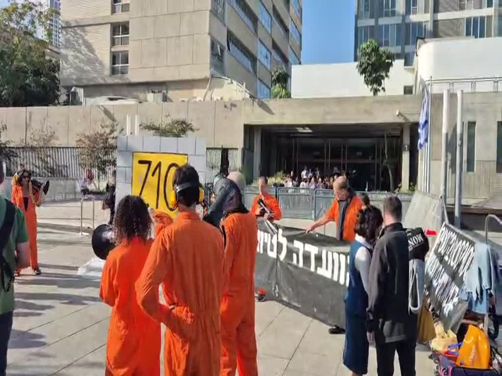 הפגנה מחוץ לדיון במשפט נתניהו, פתיחת החקירה הנגדית בתיק 4000