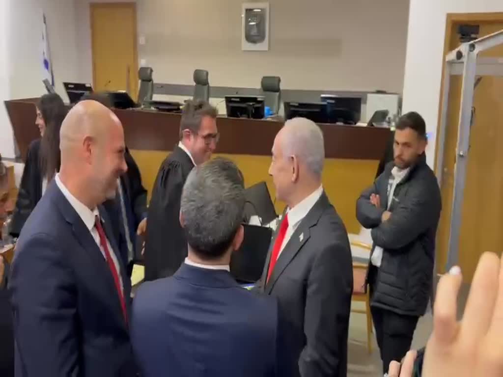 יו"ר הפרלמנט של פרגוואי, ראול מרטינס נכנס לבית המשפט