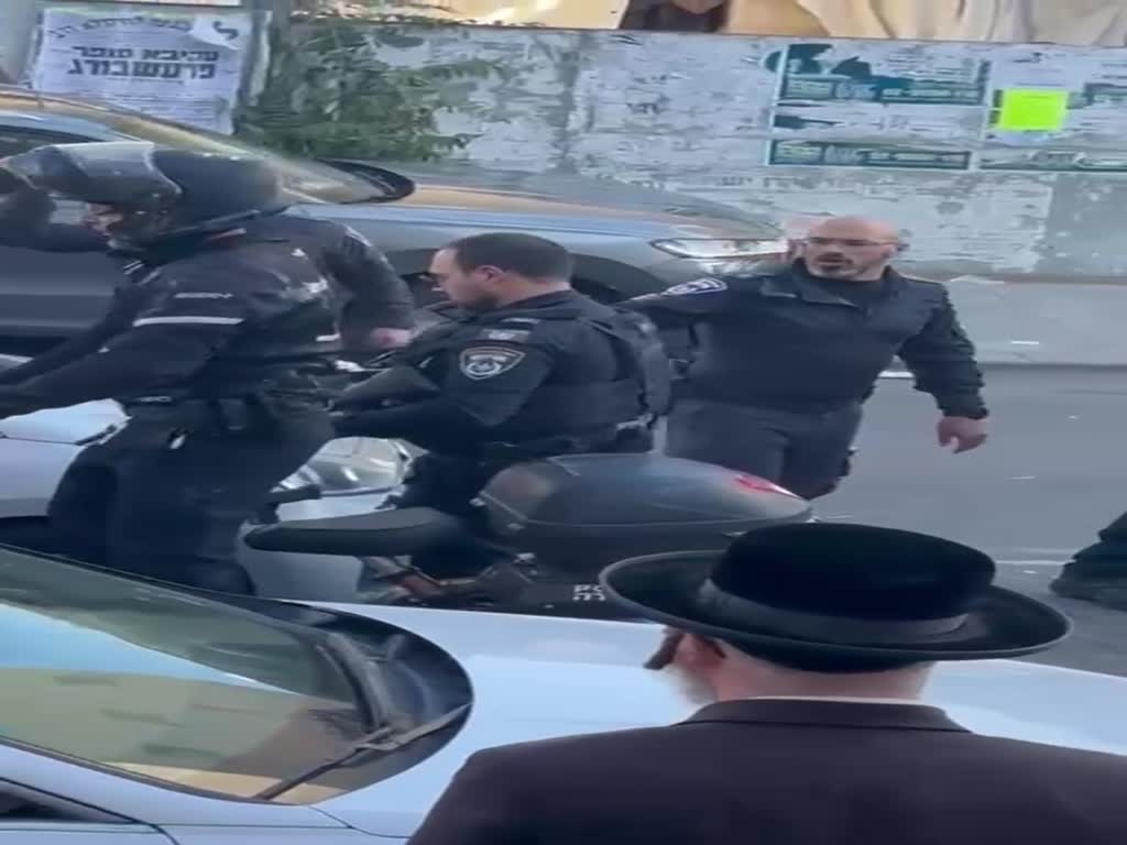 המשטרה מתעמת עם מפגינים חרדים