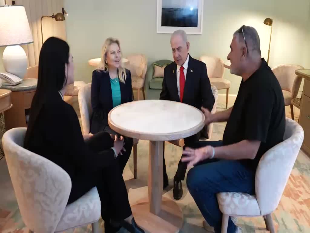 בנימין ושרה נתניהו עם הוריו של החלל החטוף רסר רן גואילי זל