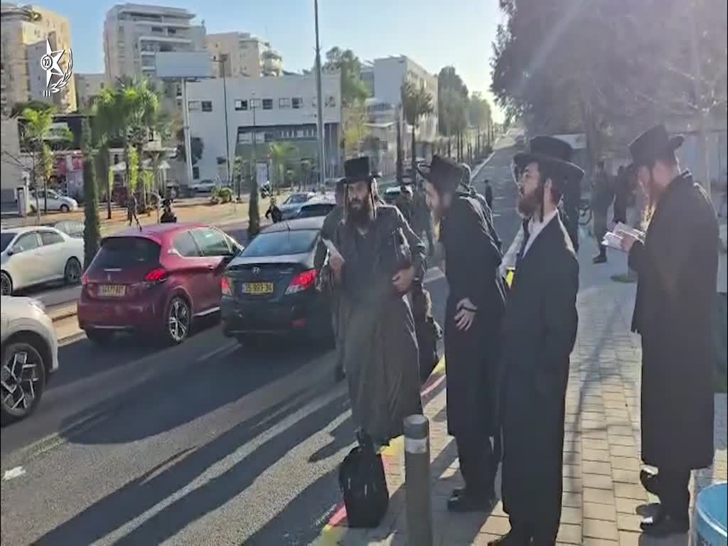 הפגנת חרדים ליד לשכת הגיוס
