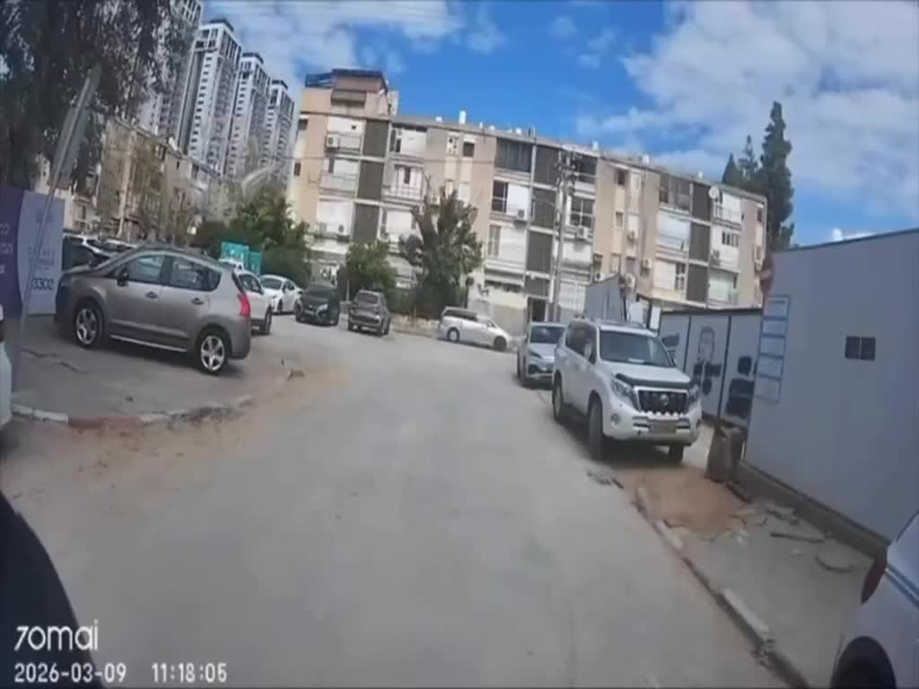  רגע הנפילה בבת ים