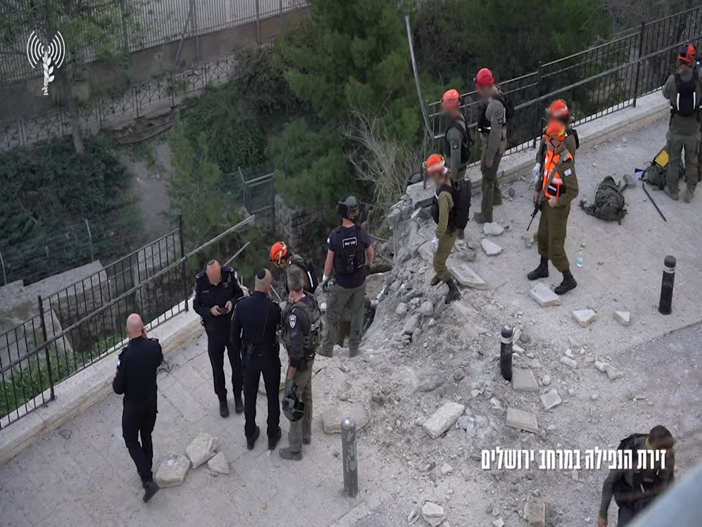 פעילות פיקוד העורף באתר הנפילה בירושלים