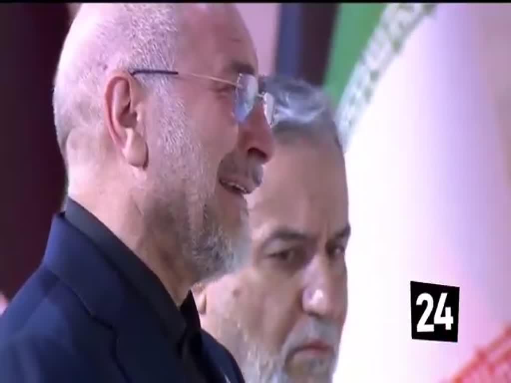 מוחמד באקר קאליבאף ועבאס עראקצ'י במהלך הלווייתו של עלי חמינאי בטהרן