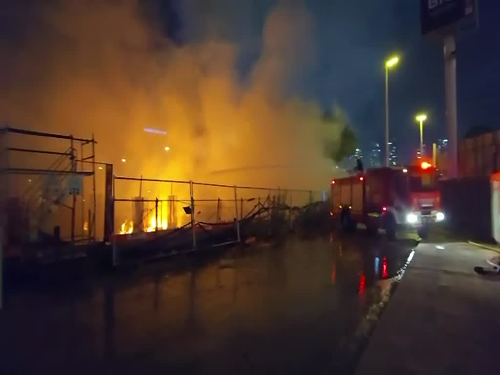 שריפה במרכז ביג בפתח תקווה
