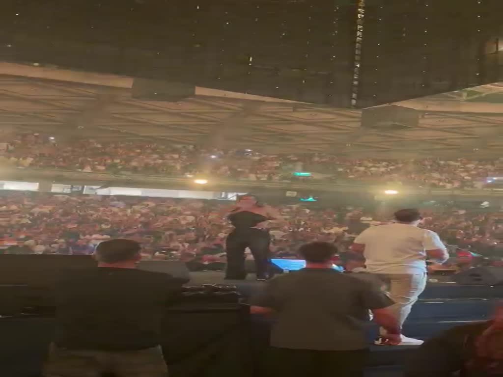 בנימין ושרה נתניהו בהופעה של עדן בן זקן