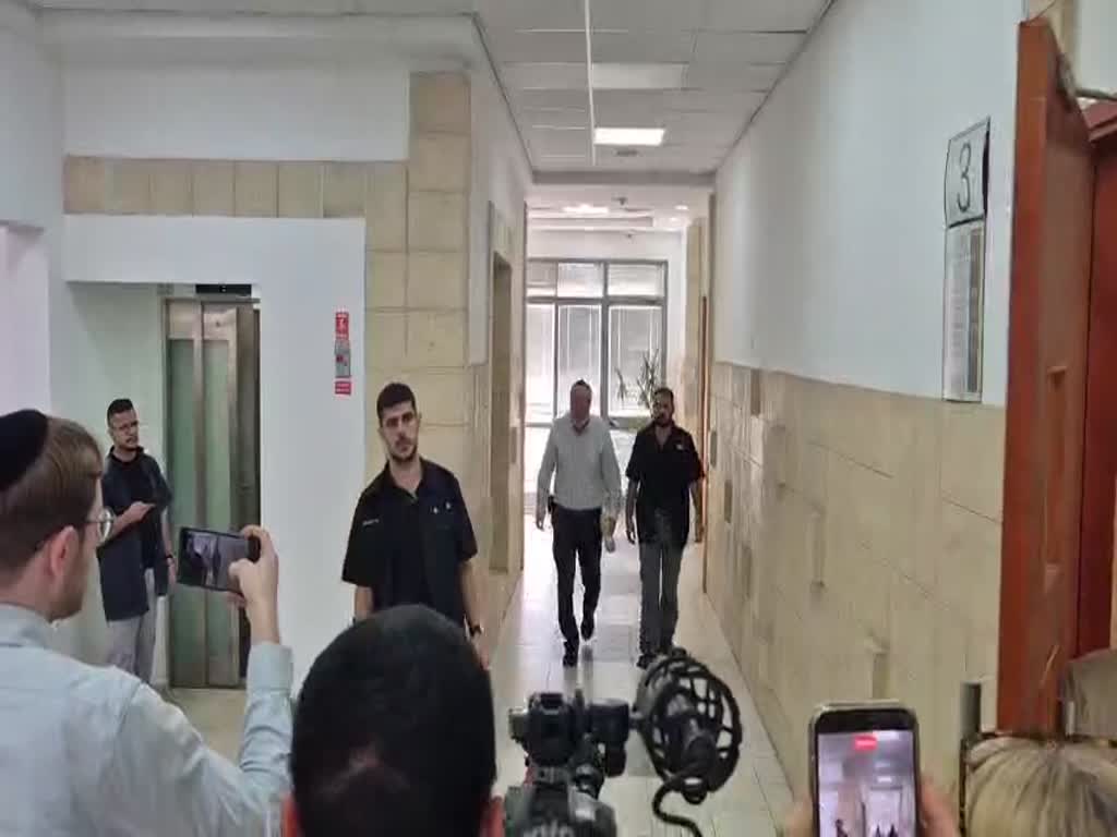 אביחי מנדלבליט מגיע להעיד