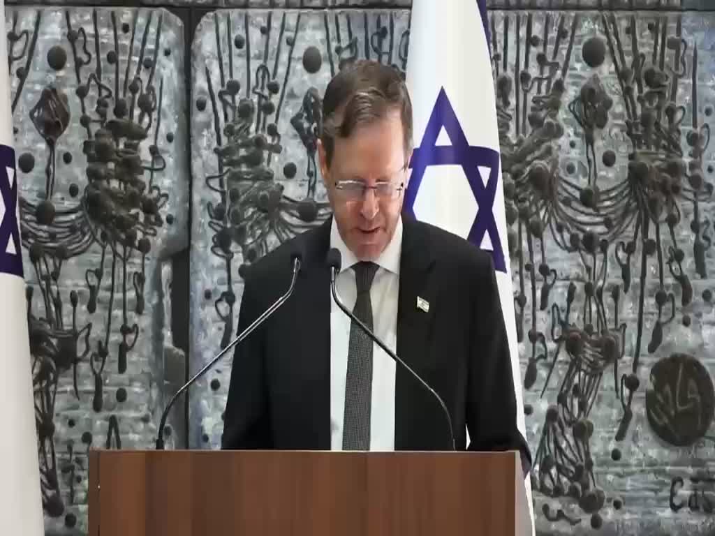 נשיא המדינה יצחק הרצוג לאחר ההחלטה לפתוח בחקירת שב"כ בחשד למעורבות קטארית