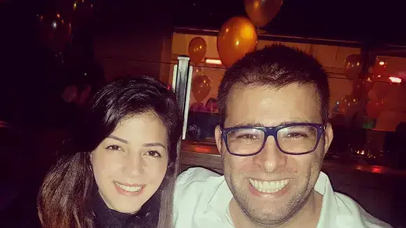 ××•×¨×Ÿ ×—×–×Ÿ ×•××©×ª×• ×ž×¦×¤×™× ×œ×™×œ×