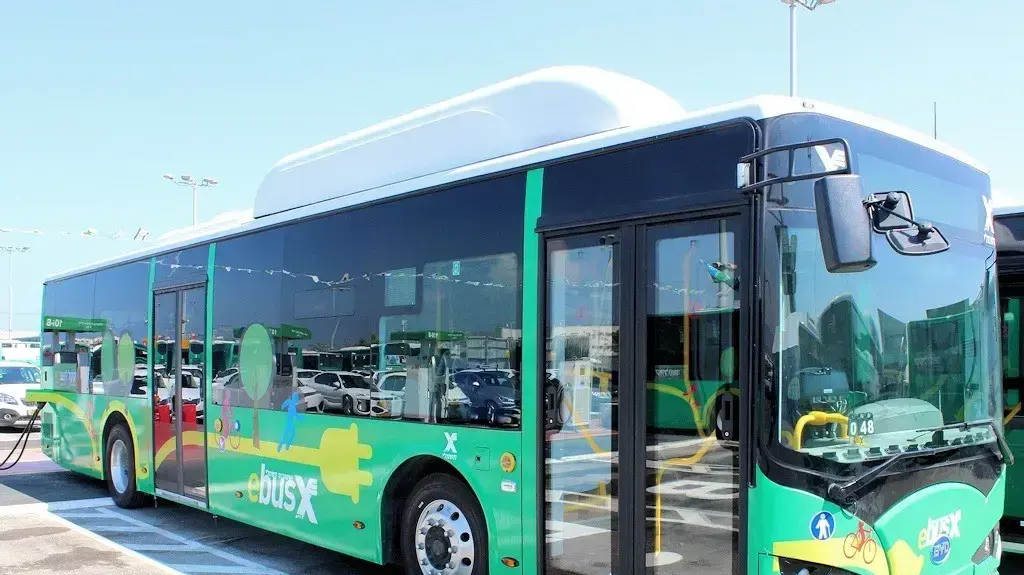 Our car is big and green: 200 new buses bind thumbnail