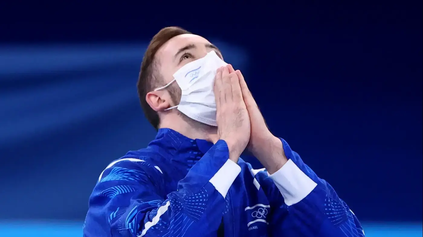 Артиум Долгофиат, российский гимнаст, церемония вручения медали Токио 2020. Reuters