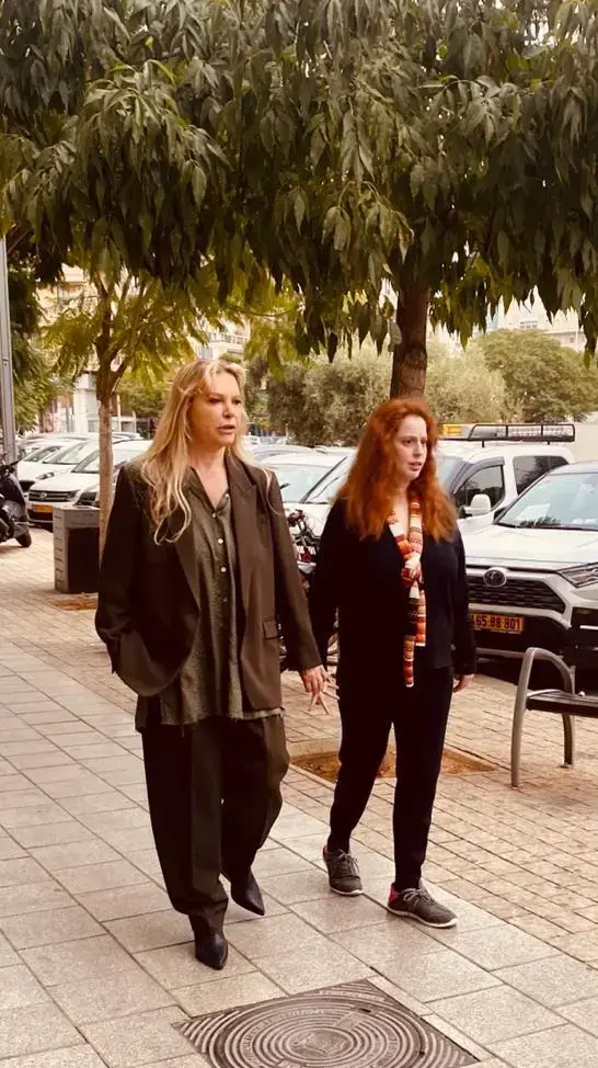 ציפי רפאלי צועדת עם קרן רבינוביץ' ציפי רפאלי צועדת עם קרן רבינוביץ'