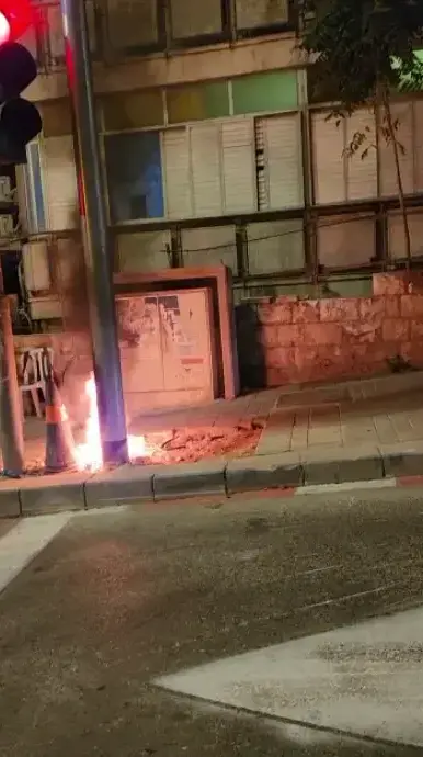 חרדים קיצוניים הציתו עמוד חשמל חרדים קיצוניים הציתו עמוד חשמל