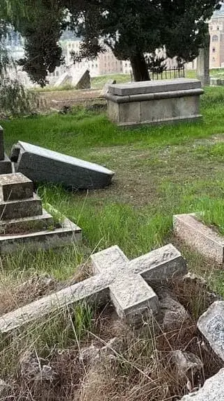 השחתת בית הקברות הנוצרי בירושלים השחתת בית הקברות הנוצרי בירושלים