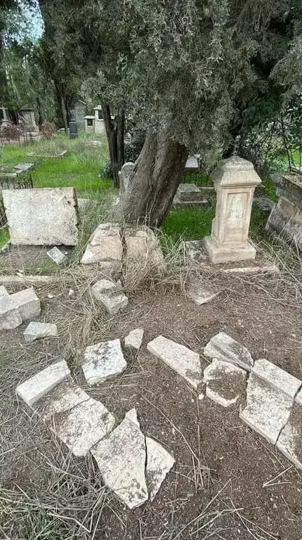 השחתת בית הקברות הנוצרי בירושלים השחתת בית הקברות הנוצרי בירושלים