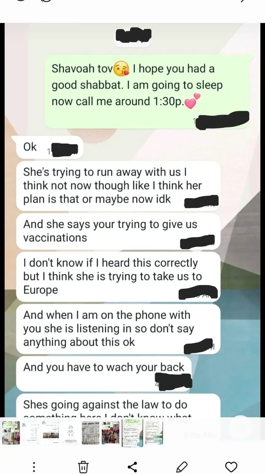 הודעות בין שרה וליבה גולדשמידט לאביהן בהן הן טוענות כי אמן מנסה לחטוף אותן. 26 באוגוסט 2023 הודעות בין שרה וליבה גולדשמידט לאביהן בהן הן טוענות כי אמן מנסה לחטוף אותן. 26 באוגוסט 2023