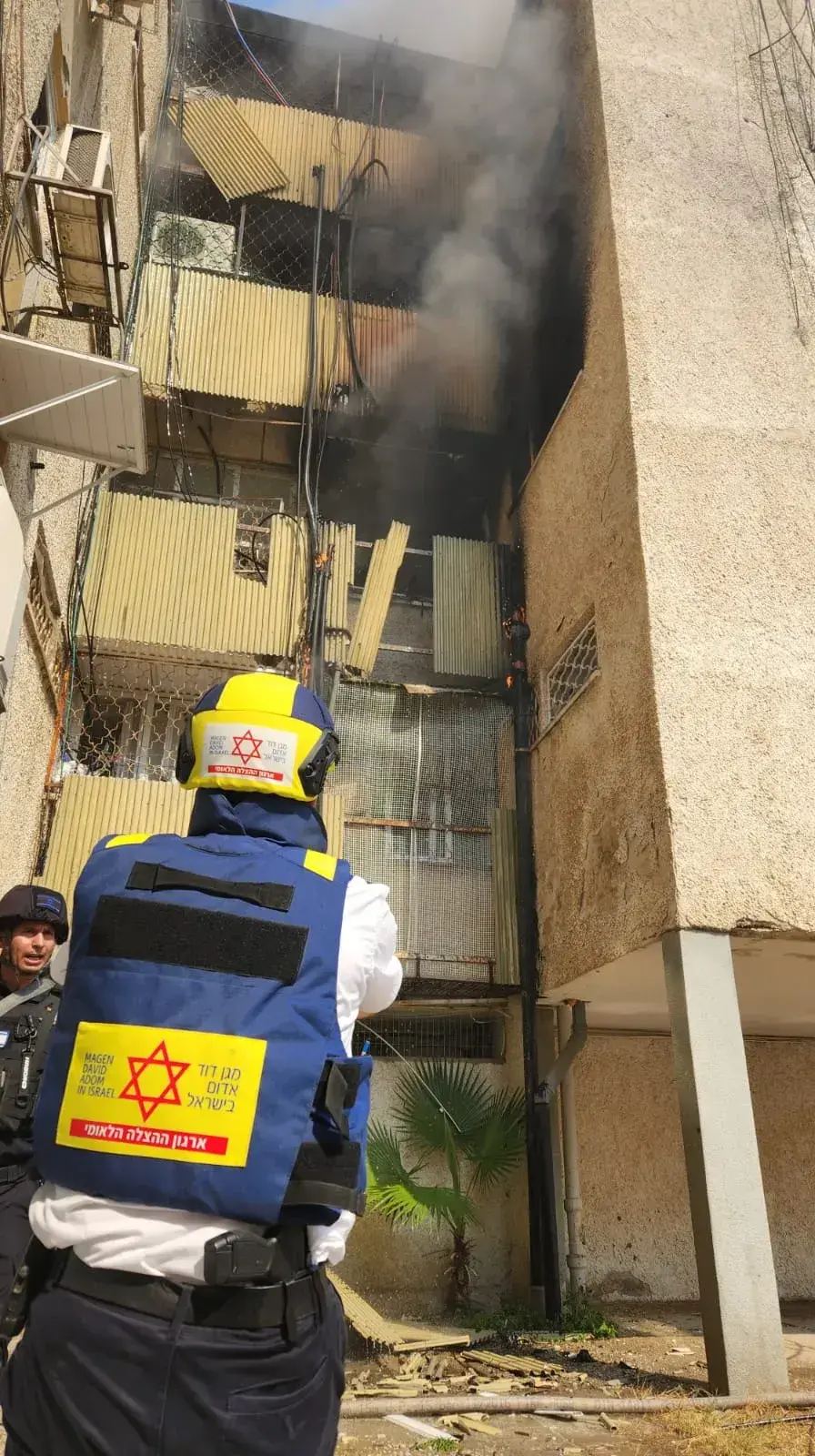 חובש של מד"א בפעולה חובש של מד"א בפעולה