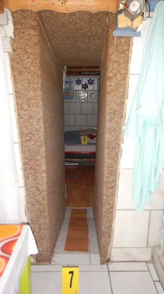 המרתף בו הוחזקה אליזבת' פריצל המרתף בו הוחזקה אליזבת' פריצל