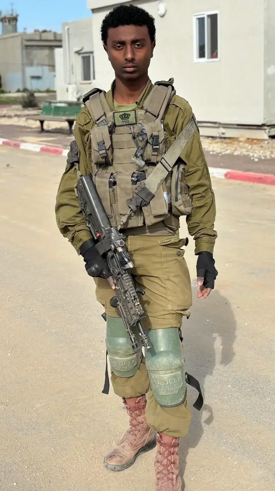 סמל יוסף דסה (Yosef Dassa), בן 19, מקרית ביאליק, לוחם בגדוד 931, חטיבת הנח״ל, נפל בקרב בצפון רצועת עזה. סמל יוסף דסה (Yosef Dassa), בן 19, מקרית ביאליק, לוחם בגדוד 931, חטיבת הנח״ל, נפל בקרב בצפון רצועת עזה.