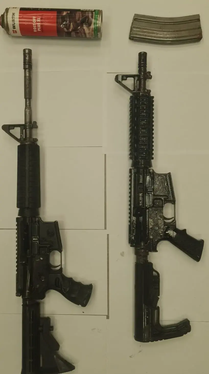 2 נשקים מסוג M-16 ומחסנית מלאה בתחמושת שהוסלקו בתוך האדמה, מרחב הנגב , דצמבר 2024 2 נשקים מסוג M-16 ומחסנית מלאה בתחמושת שהוסלקו בתוך האדמה, מרחב הנגב , דצמבר 2024