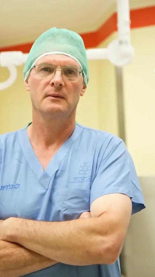 ניתוח רובוטי של ילד עם שלוש כליות ניתוח רובוטי של ילד עם שלוש כליות