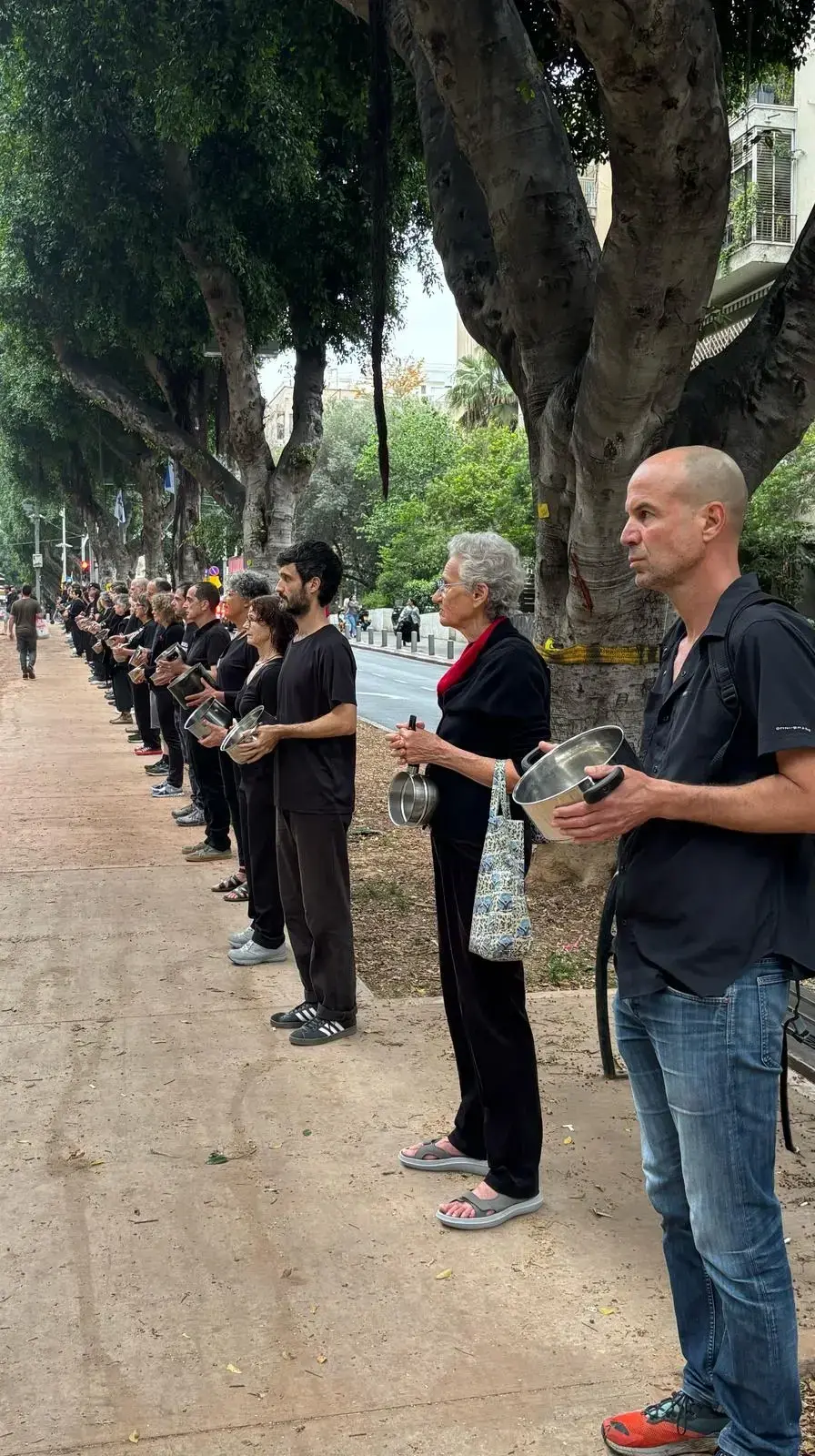 הפגנת הורים נגד מעצרי ילדים בתל אביב הפגנת הורים נגד מעצרי ילדים בתל אביב