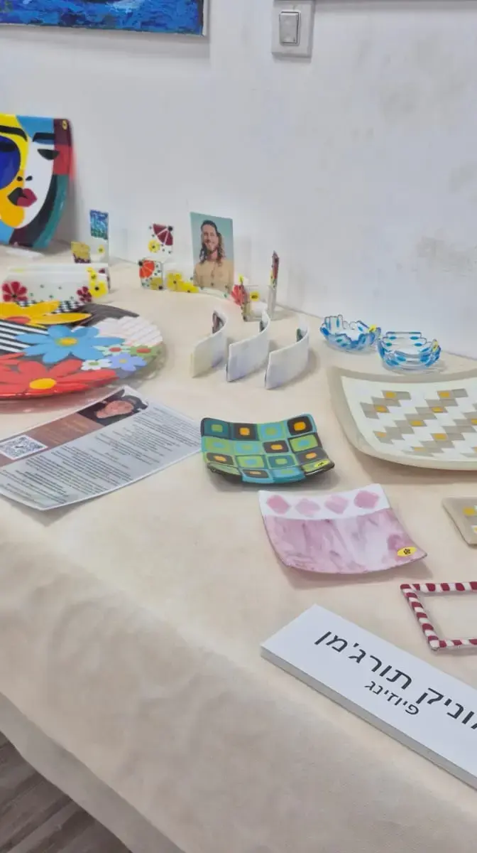 צמיחה מתוך השברים״: תערוכת האמנות המרגשת של נכי צה"ל הסובלים מפוסט טראומה (PTSD) ונפגעי פעולות האיבה במרכז "חממה" – רחובות צמיחה מתוך השברים״: תערוכת האמנות המרגשת של נכי צה"ל הסובלים מפוסט טראומה (PTSD) ונפגעי פעולות האיבה במרכז "חממה" – רחובות