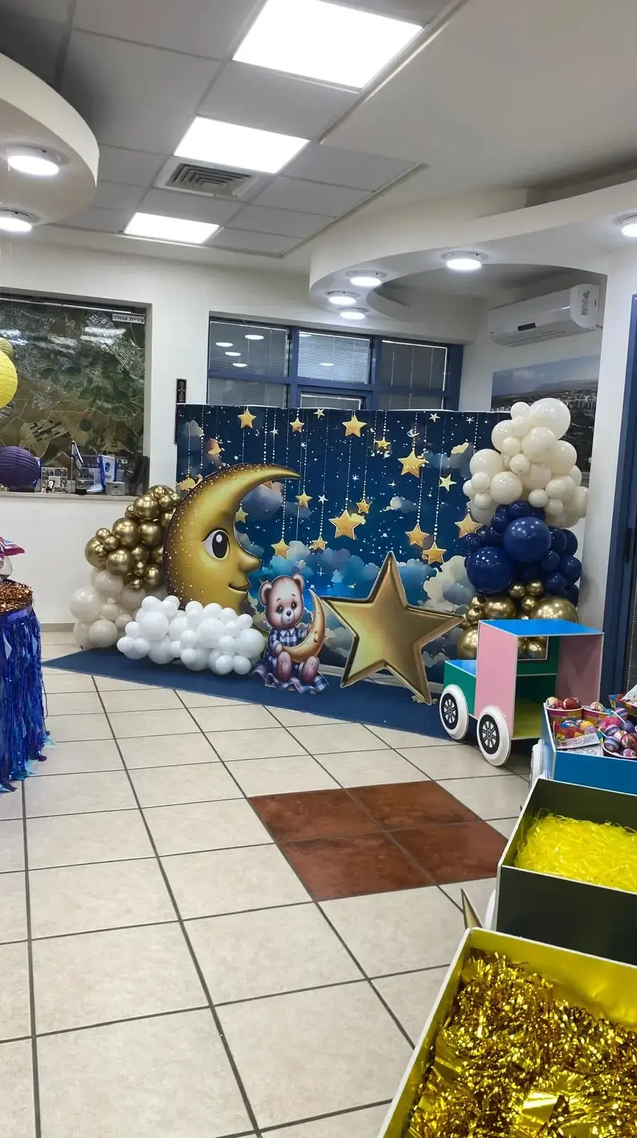 2 תפאורת העדלאידע בעפולה 2026 2 תפאורת העדלאידע בעפולה 2026