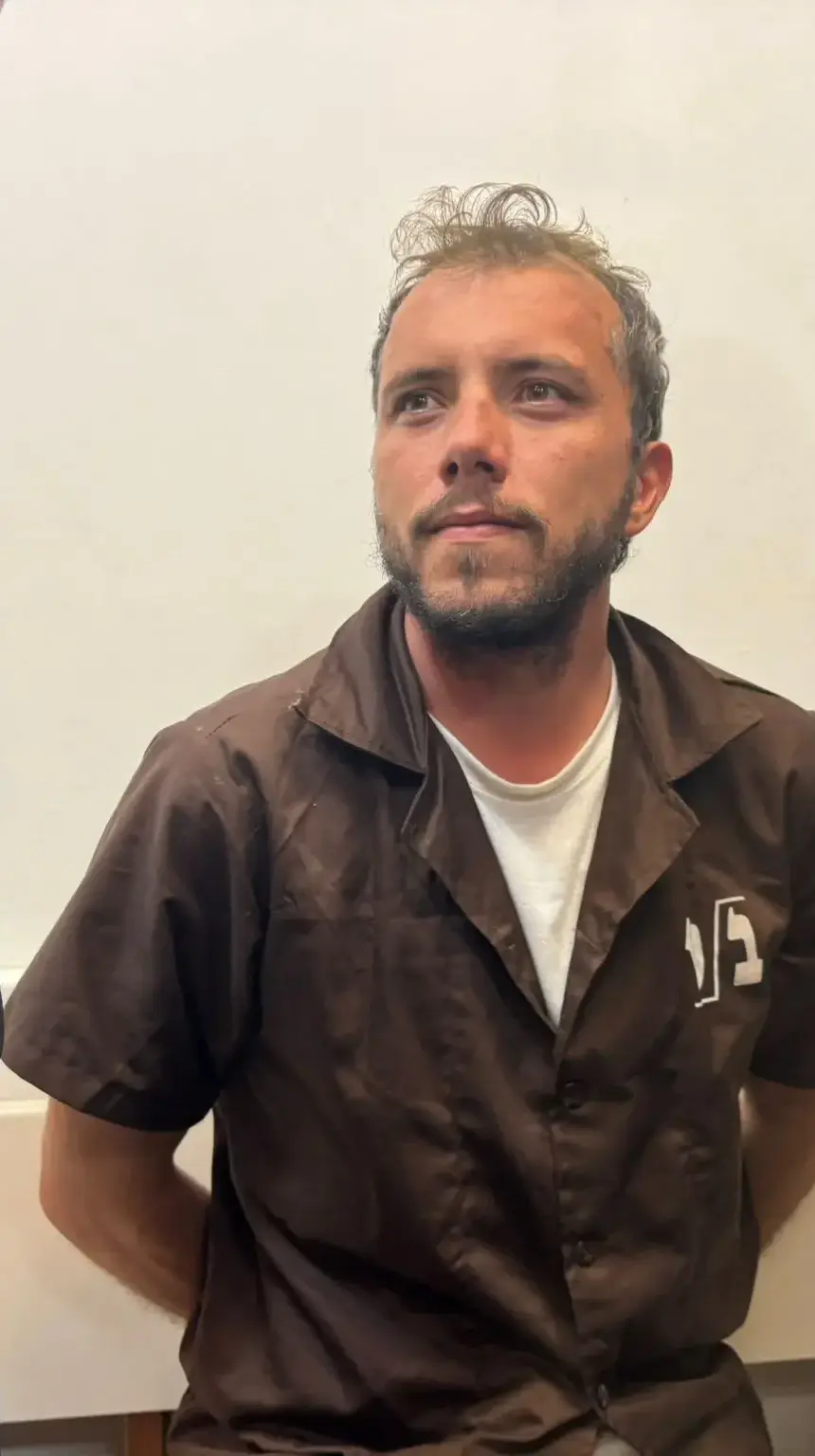 טיאגו אבילה פעיל המשט לעזה שהובא לחקירה בארץ, דיון הארכת מעצר בבימ"ש השלום אשקלון, 5 במאי 2026 טיאגו אבילה פעיל המשט לעזה שהובא לחקירה בארץ, דיון הארכת מעצר בבימ"ש השלום אשקלון, 5 במאי 2026