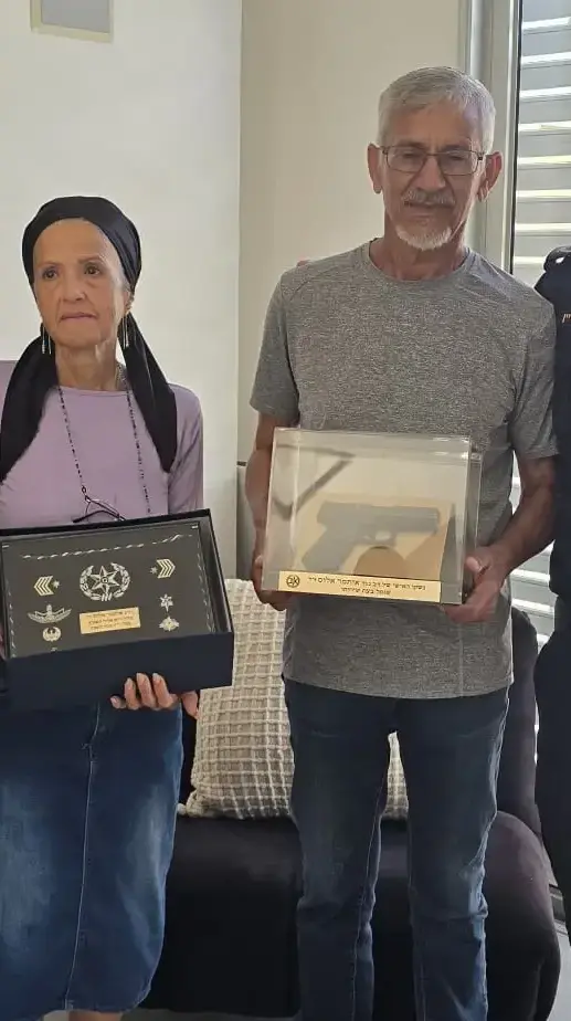 מפקד מרחב נגב עם משפחתו של רנ"ג איתמר אלוס מפקד מרחב נגב עם משפחתו של רנ"ג איתמר אלוס