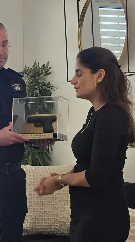 מפקד מרחב נגב עם משפחתו של רנ"ג איתמר אלוס מפקד מרחב נגב עם משפחתו של רנ"ג איתמר אלוס