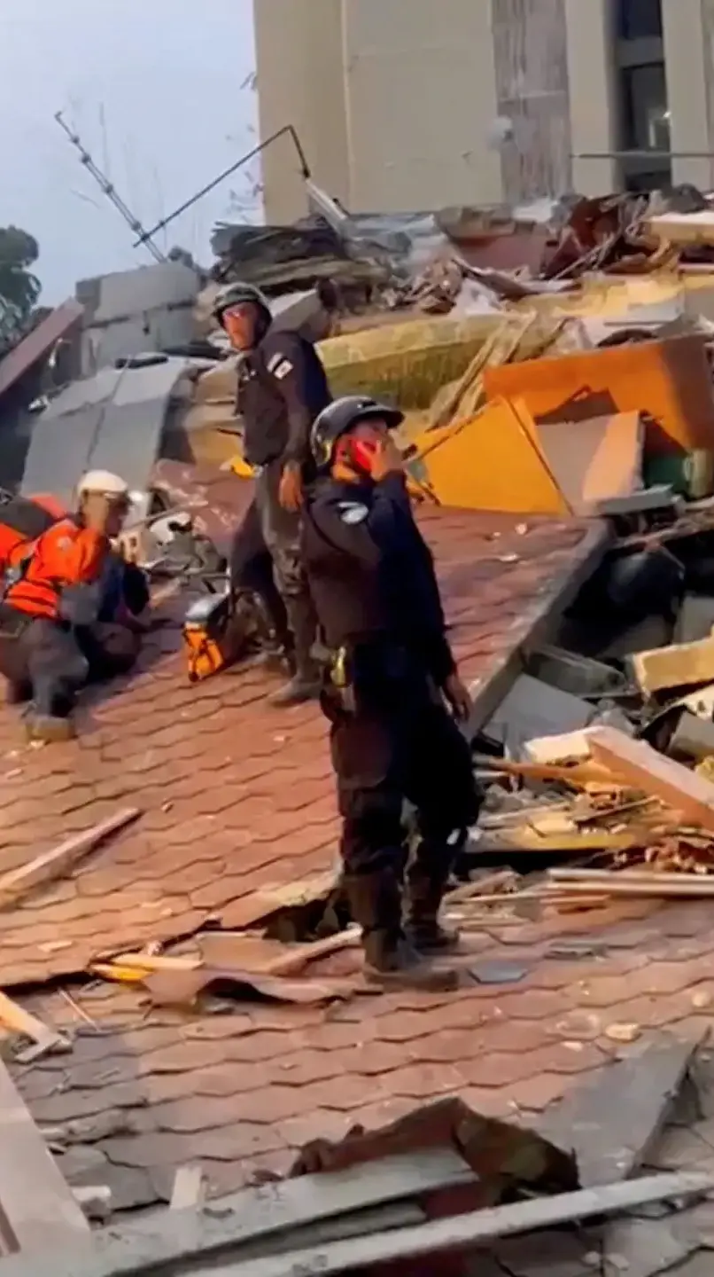 רעידת אדמה חזקה הכתה בוונצואלה: מבנים קרסו בקראקס רעידת אדמה חזקה הכתה בוונצואלה: מבנים קרסו בקראקס