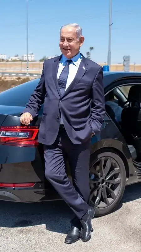 ראש הממשלה בנימין נתניהו עם סקודה סופרב ממוגנת