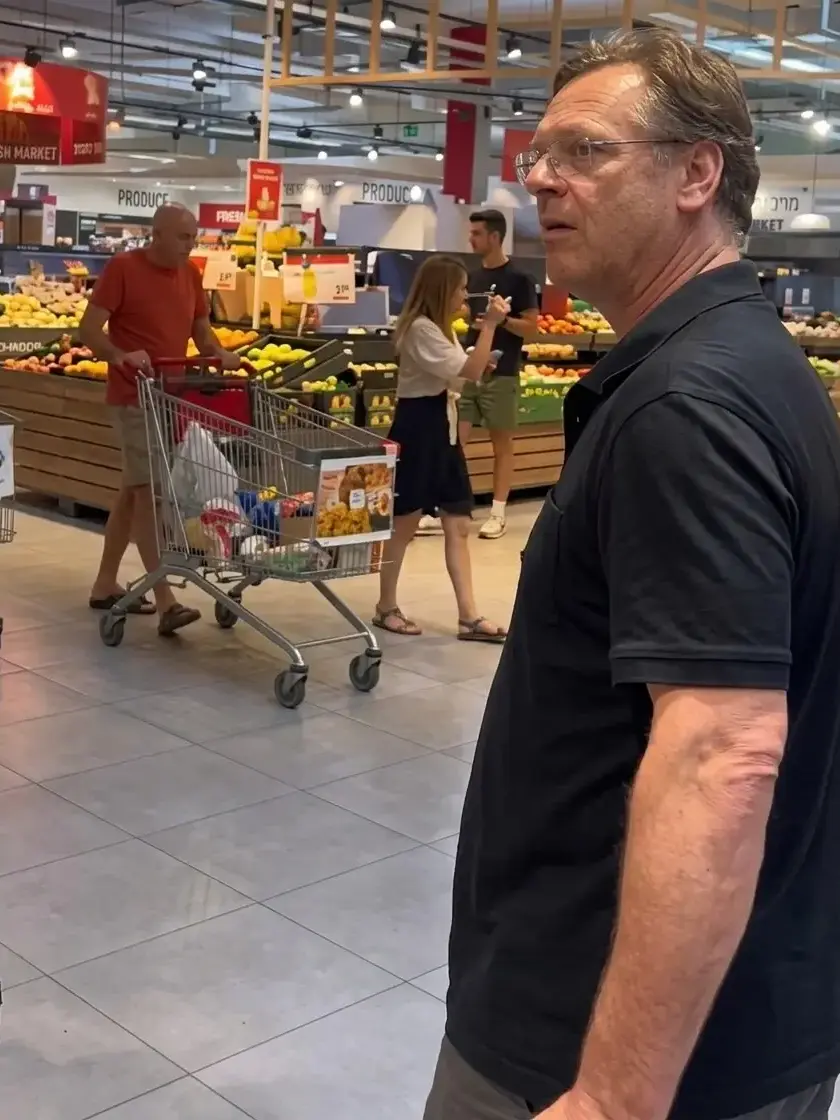 זוג תיירים יהודים הותקפו בצרפת ע"י תייר אירי זוג תיירים יהודים הותקפו בצרפת ע"י תייר אירי